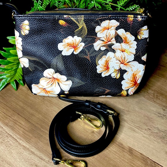 Steve Madden Handbags - Gorgeous Steve Madden floral purse! Ready to Ship!